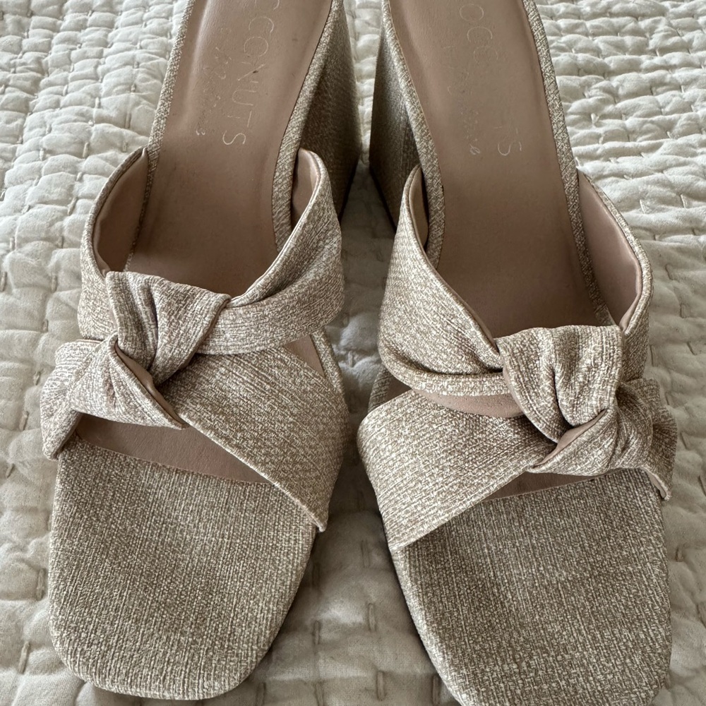 Coconuts by Matisse Tan Wedge Shoes with Knotted Detail